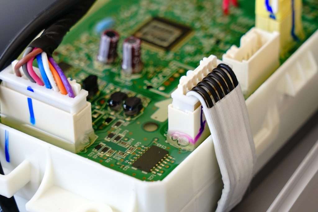 Electrical terminal with wire connections and power circuits